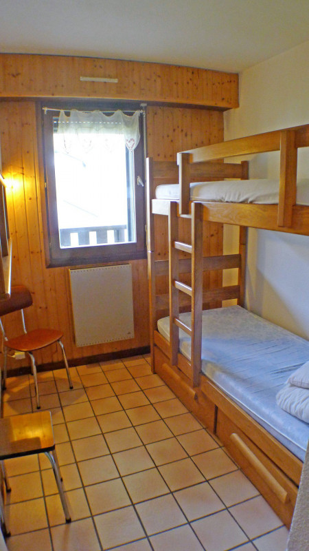 _lv_images__lot_0000000071_08_3319512