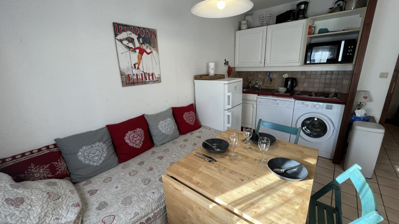 _lv_images__lot_0000000073_01_3242749