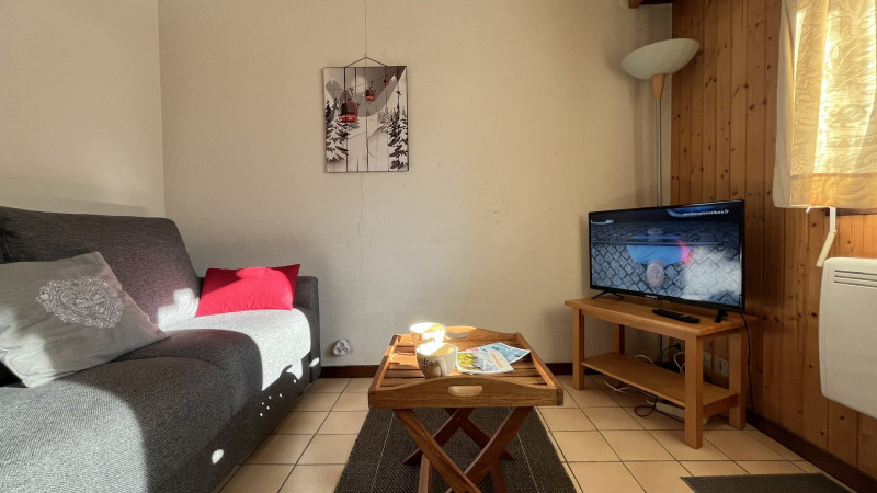 _lv_images__lot_0000000073_02_3285930