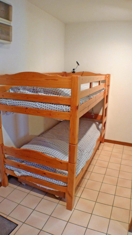 _lv_images__lot_0000000073_05_3169106