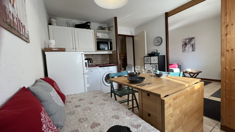 _lv_images__lot_0000000073_06_3703495