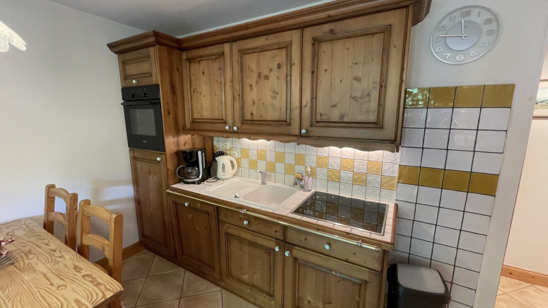 _lv_images__lot_0000000076_05_4083351