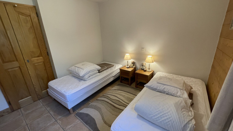 _lv_images__lot_0000000076_10_3474981