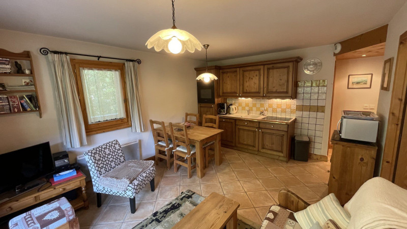 _lv_images__lot_0000000076_11_3394133