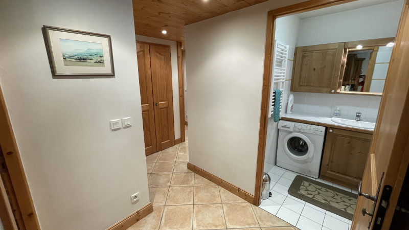 _lv_images__lot_0000000076_12_3571246