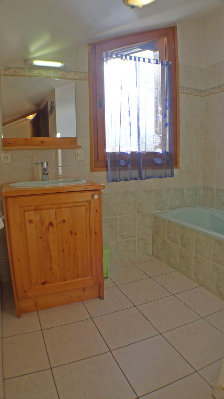 _lv_images__lot_0000000078_08_3273505