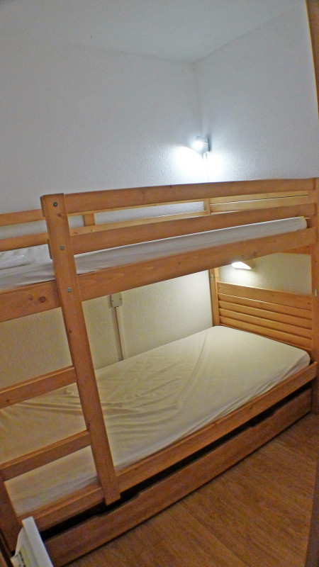 _lv_images__lot_0000000085_08_3411889