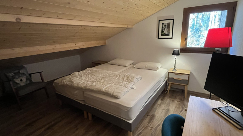 _lv_images__lot_0000000090_08_3693735