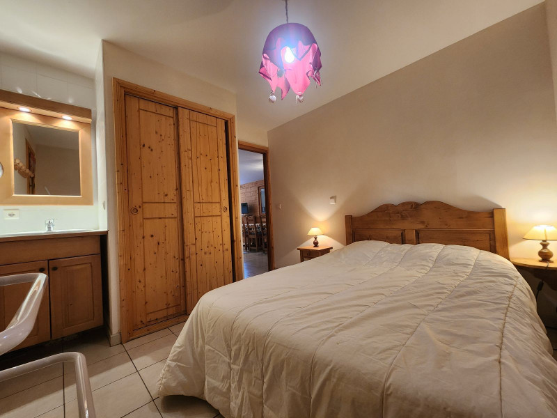 _lv_images__lot_0000000104_09_3309631