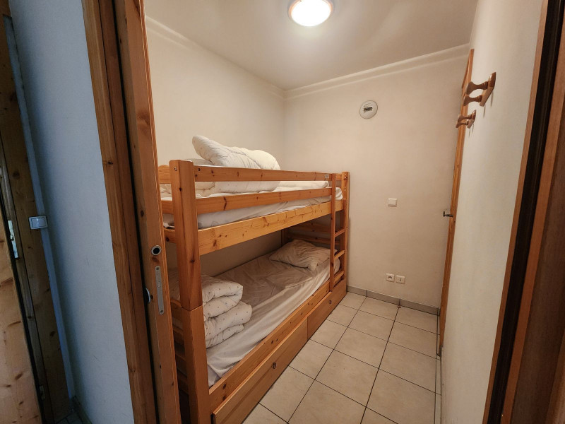 _lv_images__lot_0000000104_11_3405480