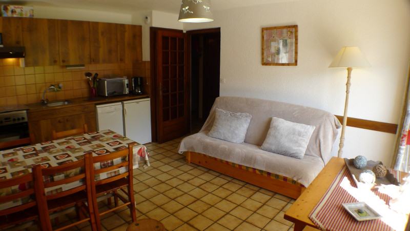 _lv_images__lot_0000000107_03_3242643