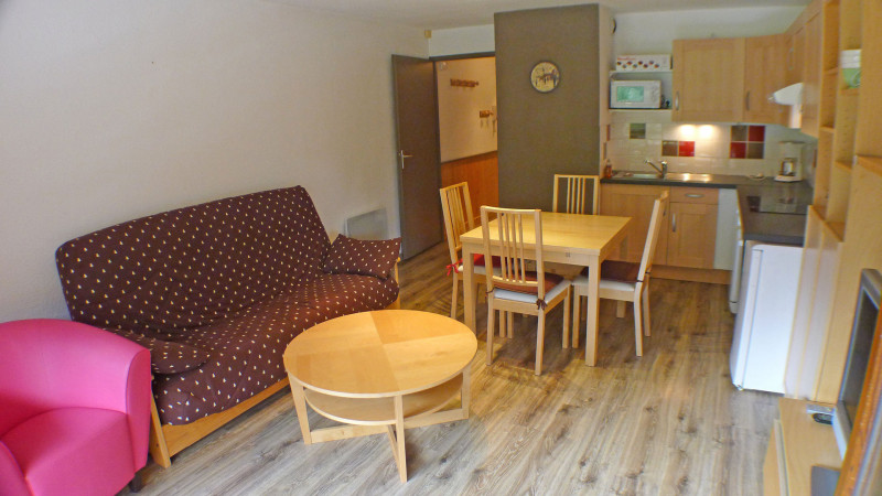 _lv_images__lot_0000000110_04_3712446