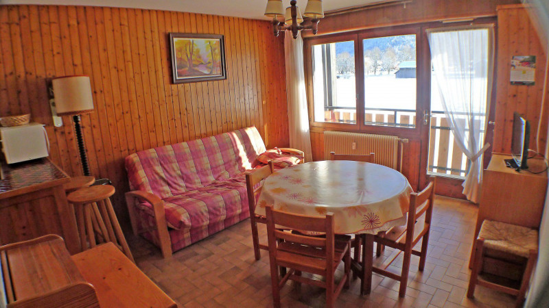 _lv_images__lot_0000000112_02_3236215