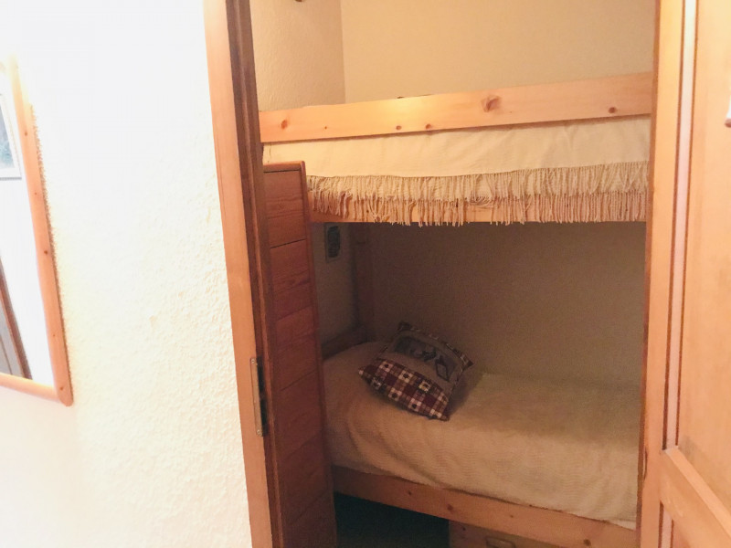 _lv_images__lot_0000000117_05_3258464