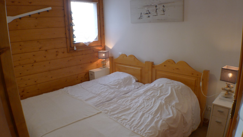 _lv_images__lot_0000000121_09_3322616