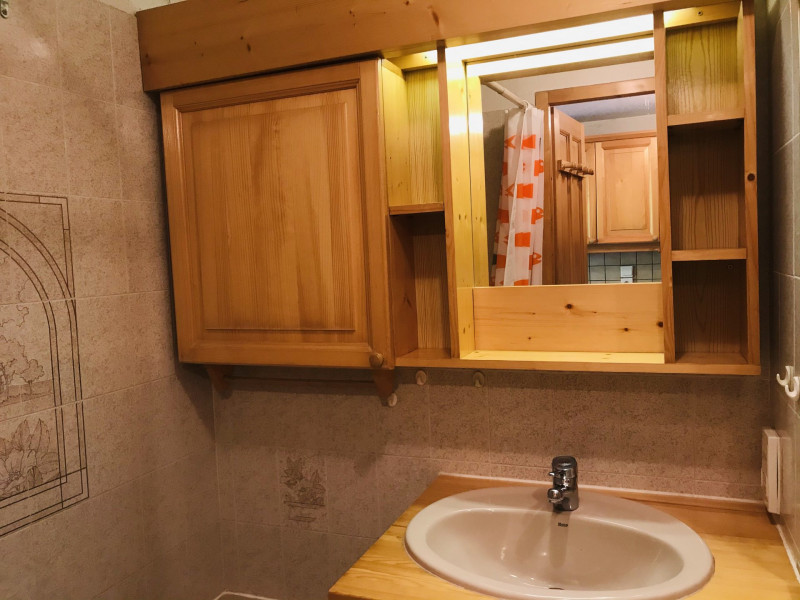 _lv_images__lot_0000000139_08_3406421