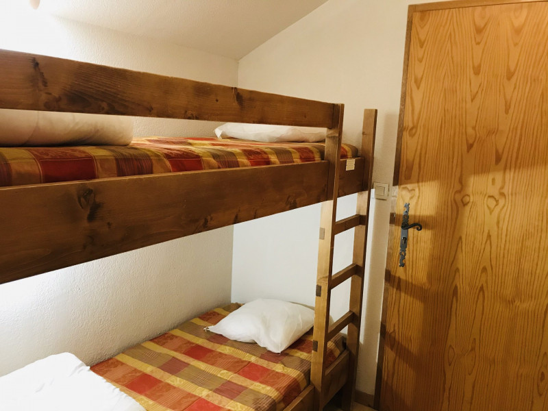 _lv_images__lot_0000000141_04_3589406