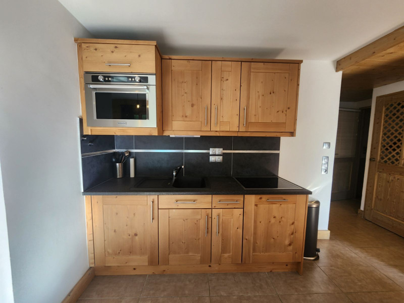 _lv_images__lot_0000000144_02_3724625