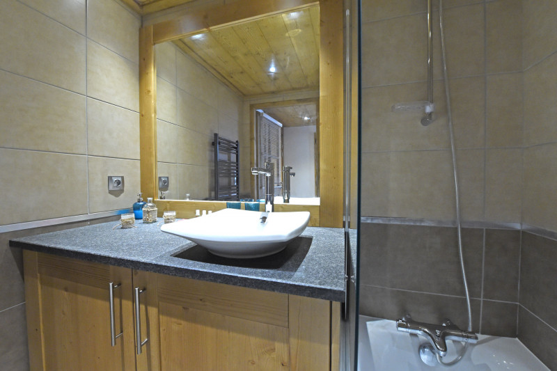 _lv_images__lot_0000000144_07_3697322