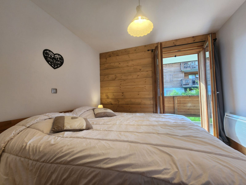 _lv_images__lot_0000000144_08_3724631