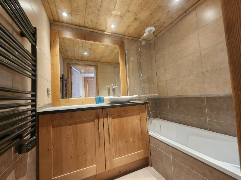 _lv_images__lot_0000000144_12_3724635