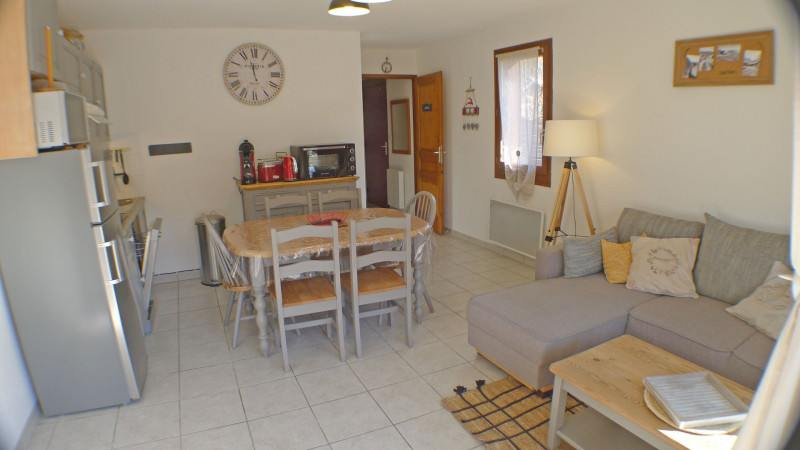 _lv_images__lot_0000000148_03_3452474