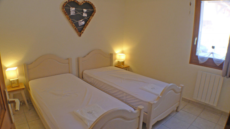 _lv_images__lot_0000000148_04_3598829