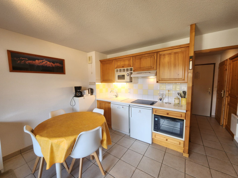 _lv_images__lot_0000000155_02_3619241