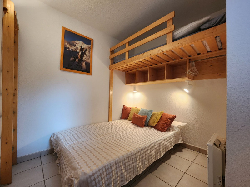 _lv_images__lot_0000000155_06_3706456