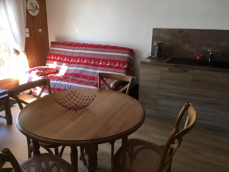 _lv_images__lot_0000000157_02_3580404