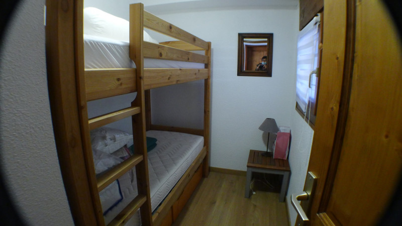 _lv_images__lot_0000000157_04_3700075