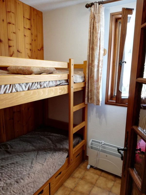 _lv_images__lot_0000000165_05_3638367