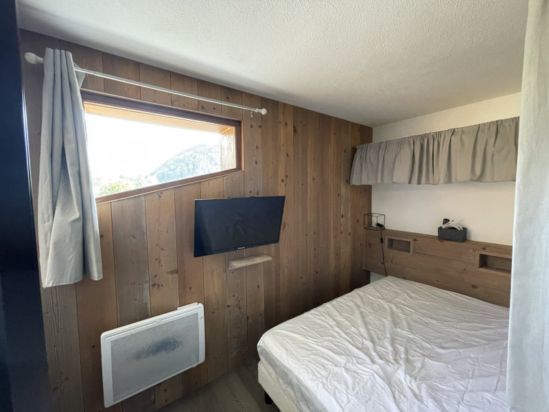 _lv_images__lot_0000000166_04_4092556