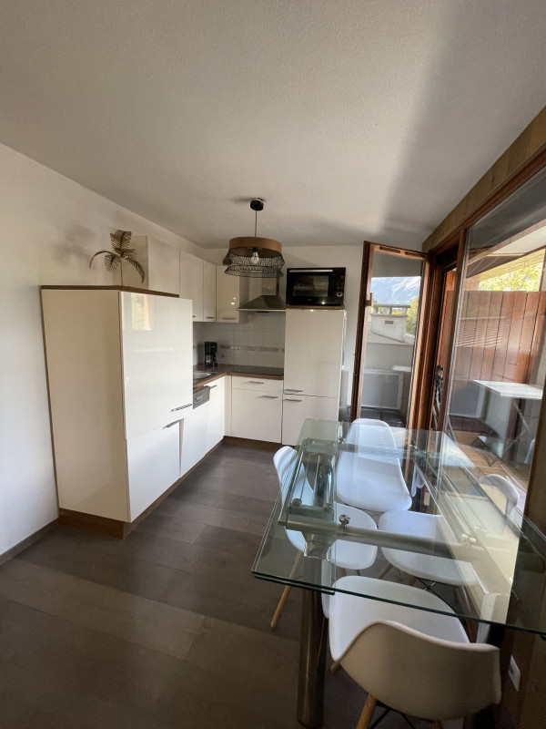 _lv_images__lot_0000000166_05_4070743