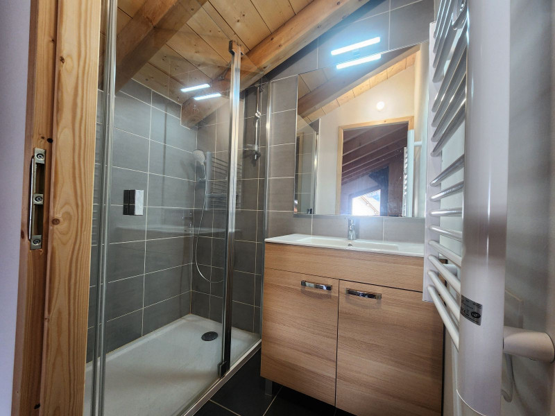 _lv_images__lot_0000000169_09_3618464