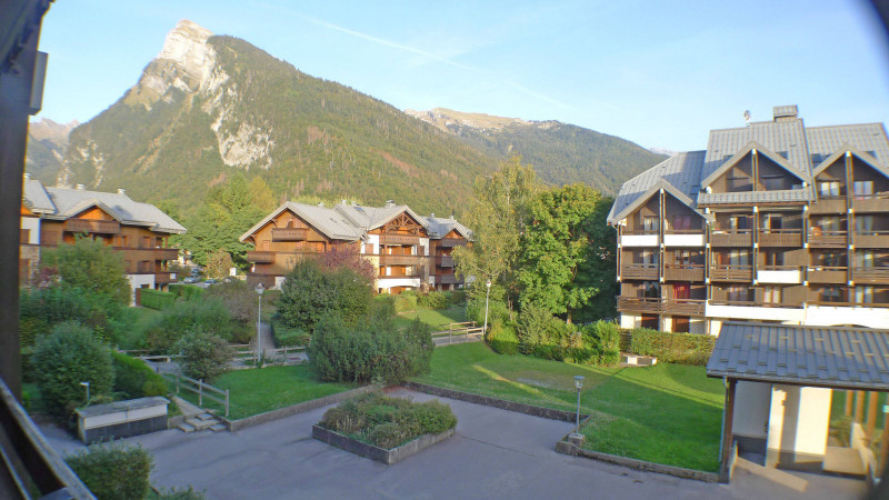 _lv_images__lot_0000000176_02_3699999