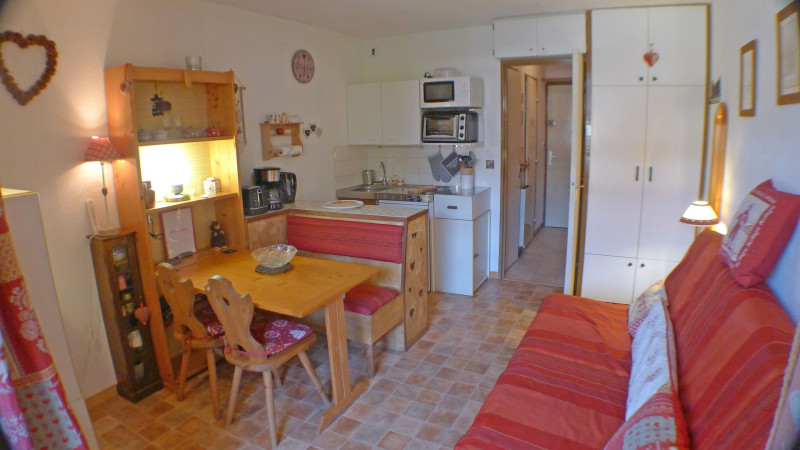 _lv_images__lot_0000000176_03_3693993