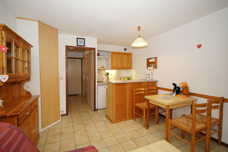 _lv_images__lot_0000000177_04_3201967 _lv_images__lot_0000000177_04_3201967