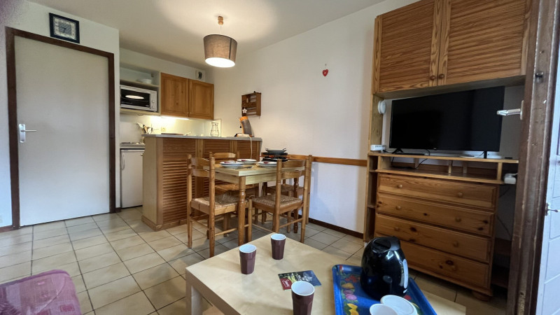 _lv_images__lot_0000000177_05_3724138