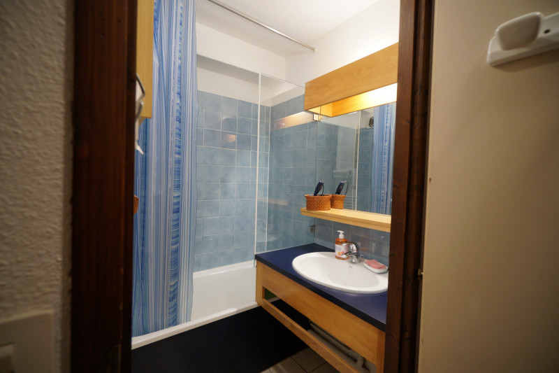 _lv_images__lot_0000000177_07_3715051