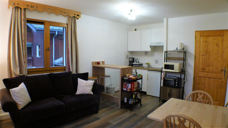 _lv_images__lot_0000000179_03_3717685