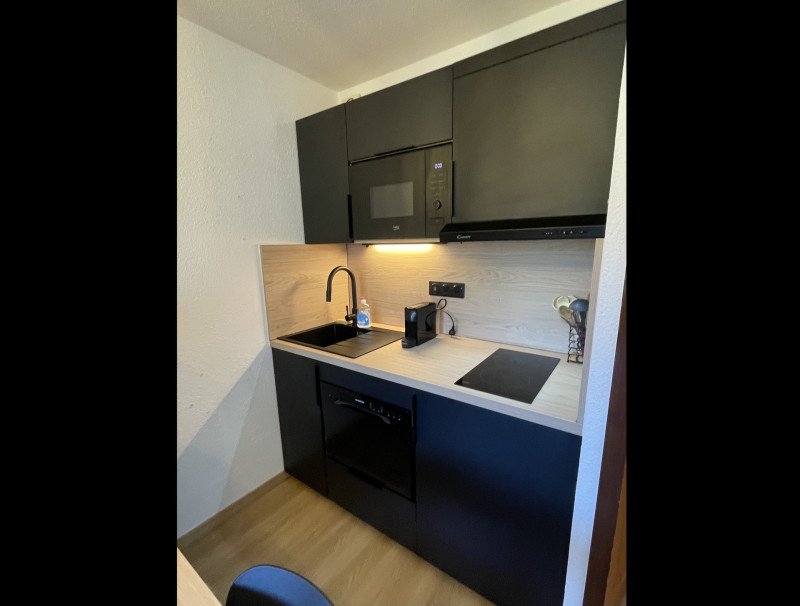 _lv_images__lot_0000000180_04_3678854