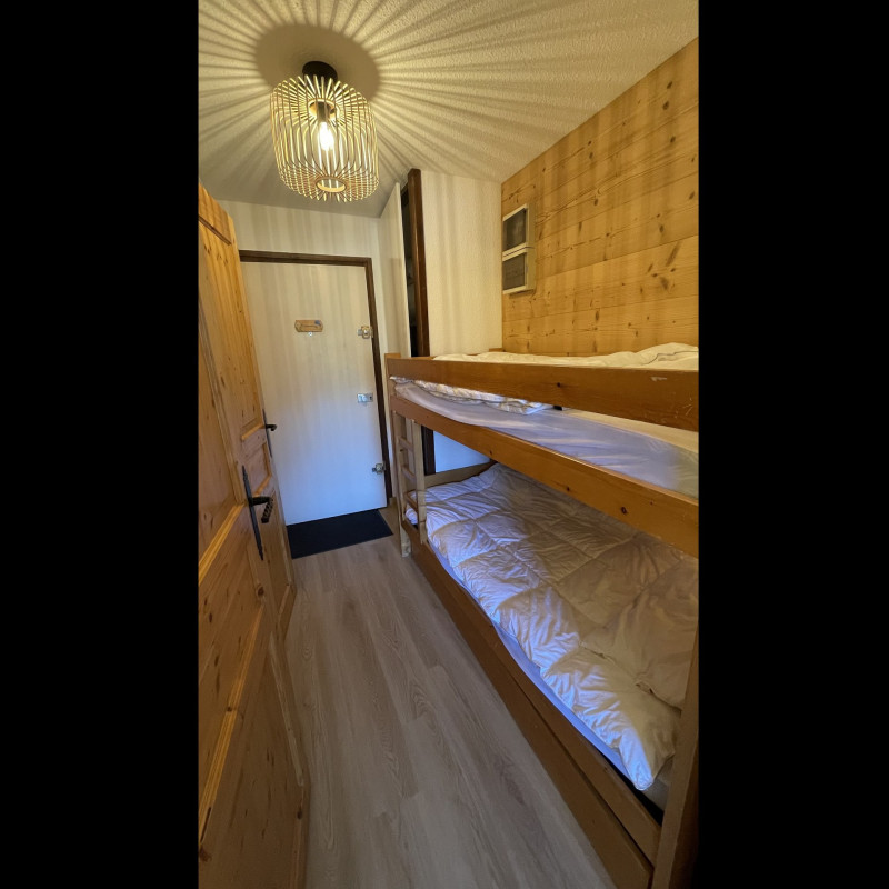 _lv_images__lot_0000000180_06_3593194