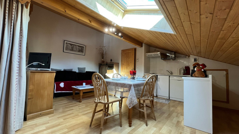 _lv_images__lot_0000000182_02_3263811