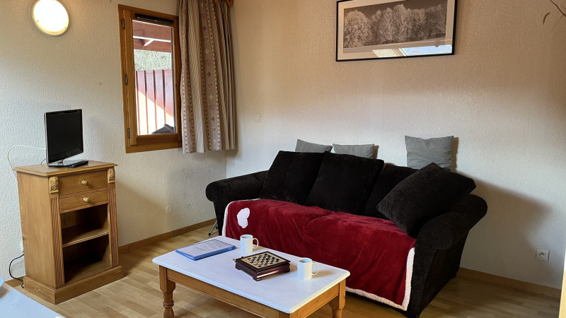 _lv_images__lot_0000000182_05_3650280