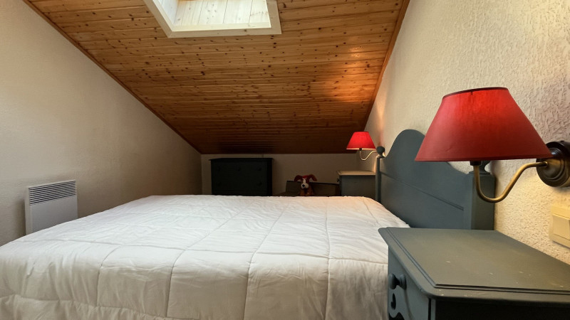 _lv_images__lot_0000000182_08_3557915