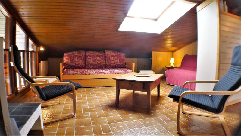 _lv_images__lot_0000000184_03_3567481