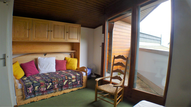 _lv_images__lot_0000000184_07_3270049