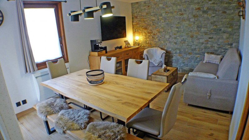 _lv_images__lot_0000000185_02_3477781