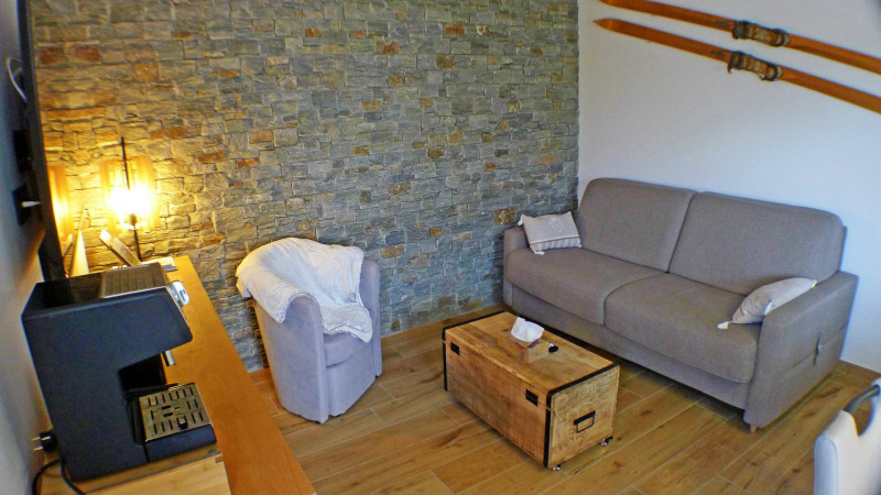 _lv_images__lot_0000000185_03_3378171